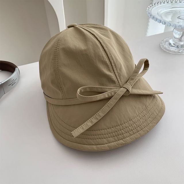 Wide Cap Brim Bow