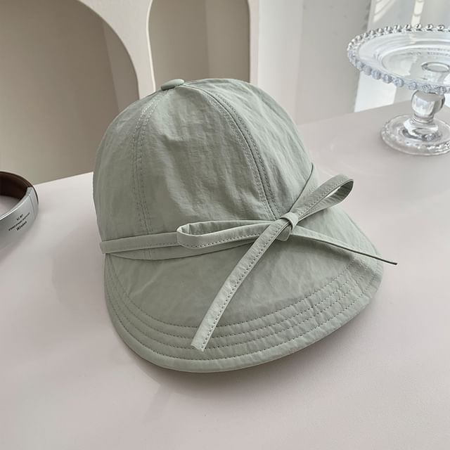 Wide Cap Brim Bow