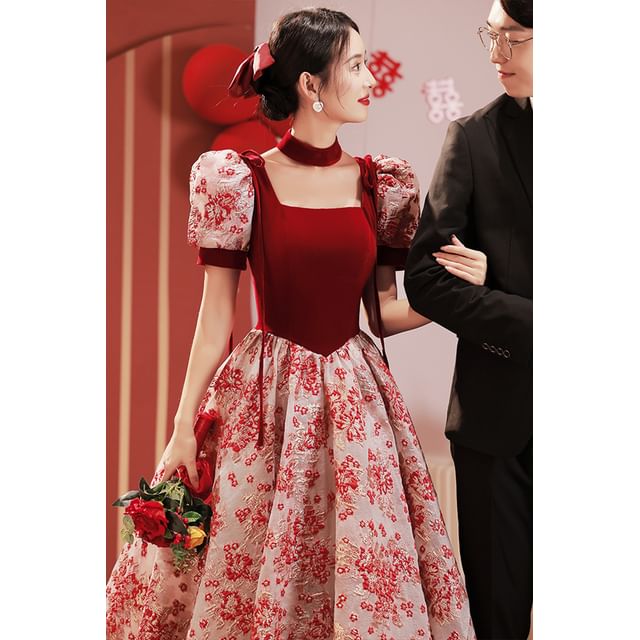 Short-Sleeve Evening A-Line Gown Square Neck Lace