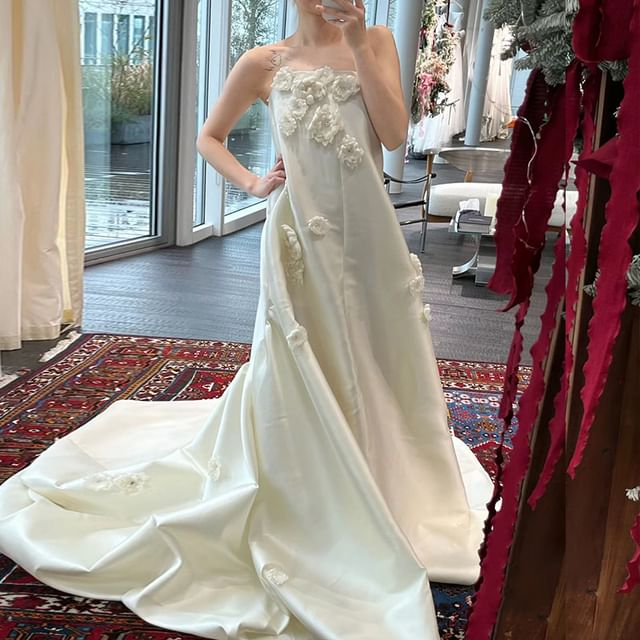 Plain Wedding Gown Accent Back Strapless Bow A-Line Satin Trained Floral