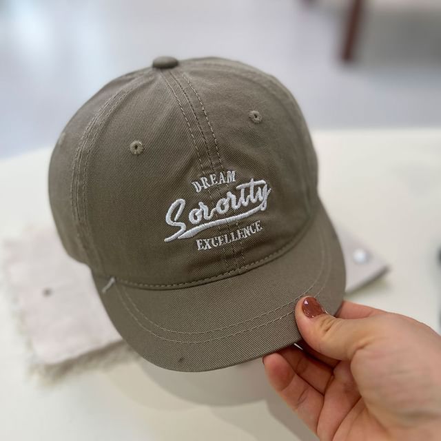 Short Cap Embroidered Lettering Brim