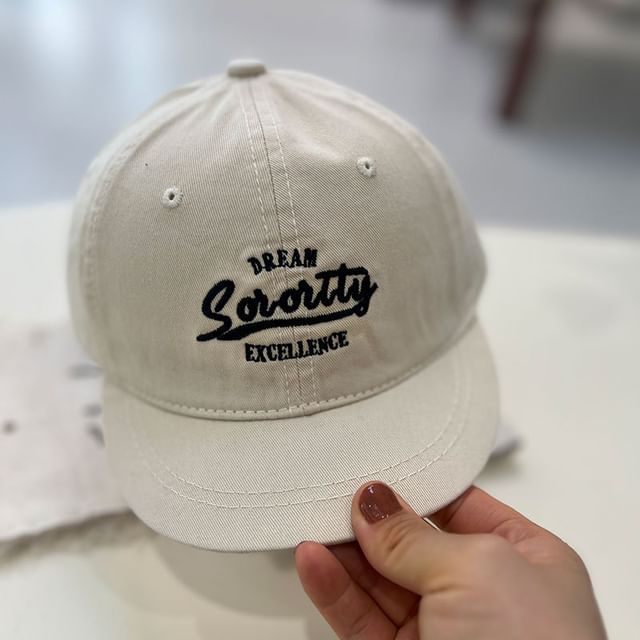 Short Cap Embroidered Lettering Brim