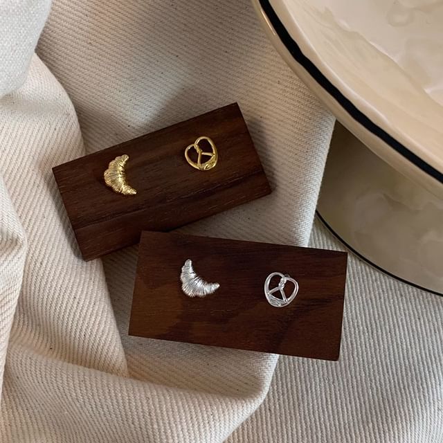 Ear Stud Metallic Pastry