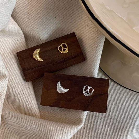 Ear Stud Metallic Pastry