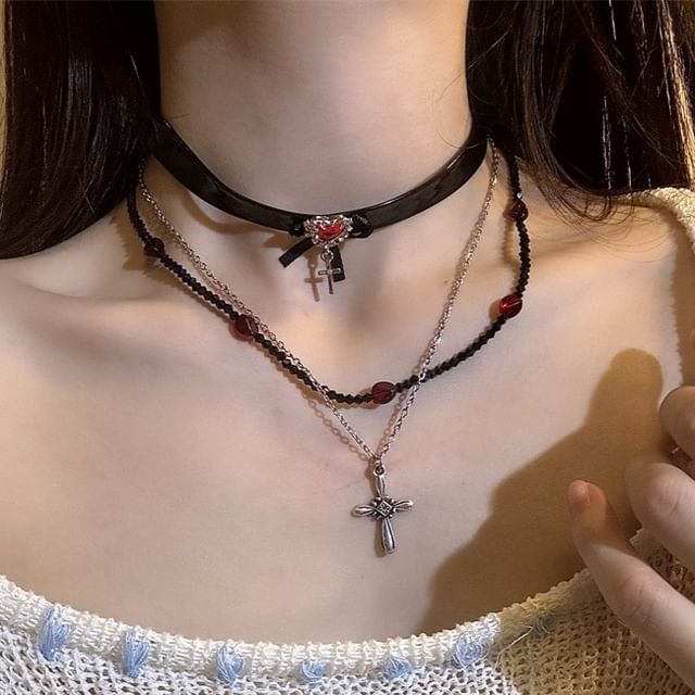 / Choker Rhinestone Faux Leather Cross Necklace