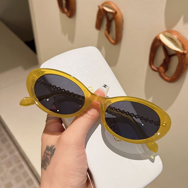 Plastic Oval Sunglasses