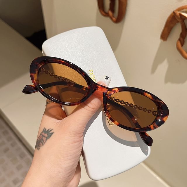 Plastic Oval Sunglasses