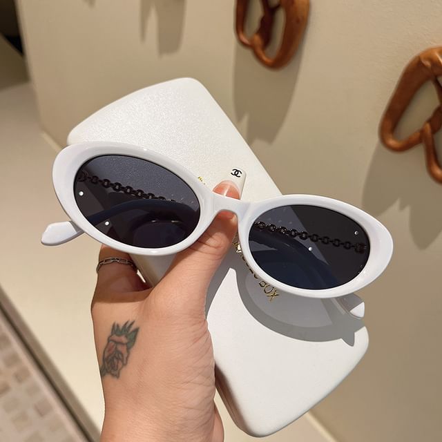 Plastic Oval Sunglasses
