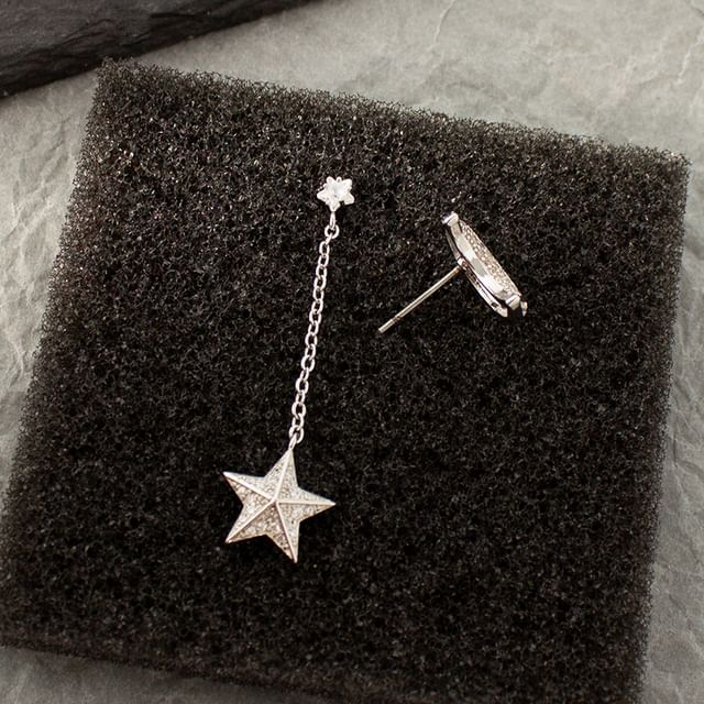Dangle Star Alloy Asymmetrical Moon Earring