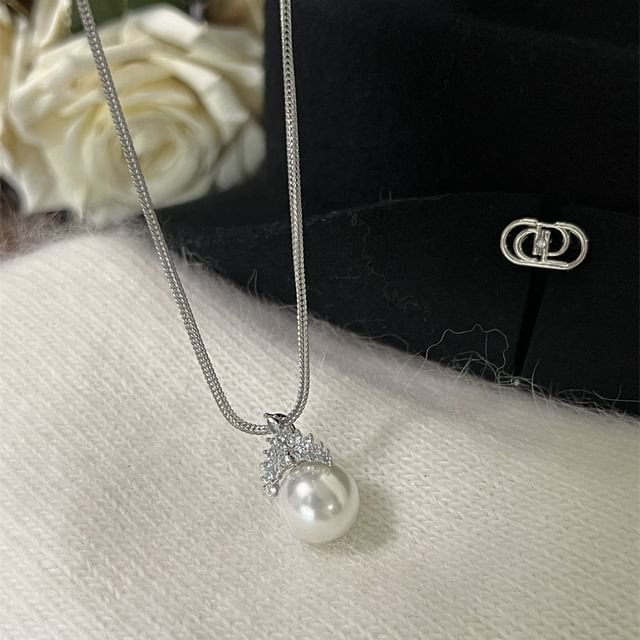 Faux Pearl Pendant Necklace / Rhinestone Lace-Shaped Necklace