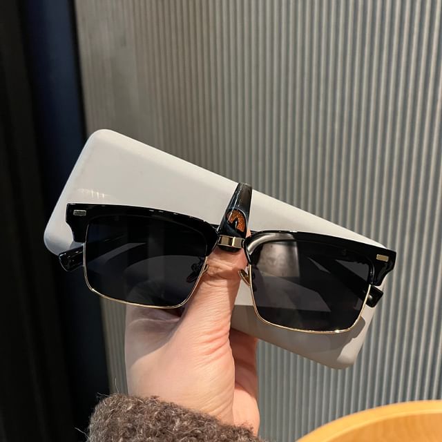 Vintage Frame Metal Sunglasses
