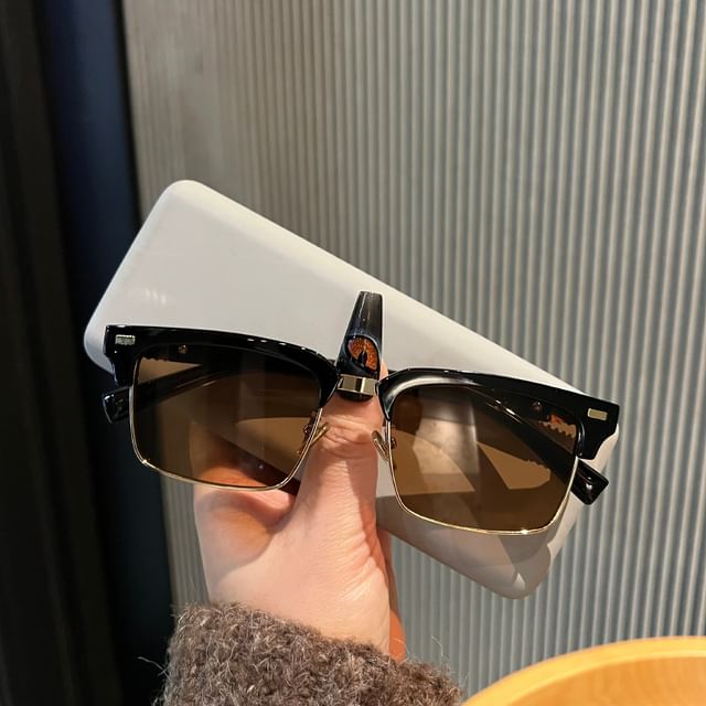 Vintage Frame Metal Sunglasses