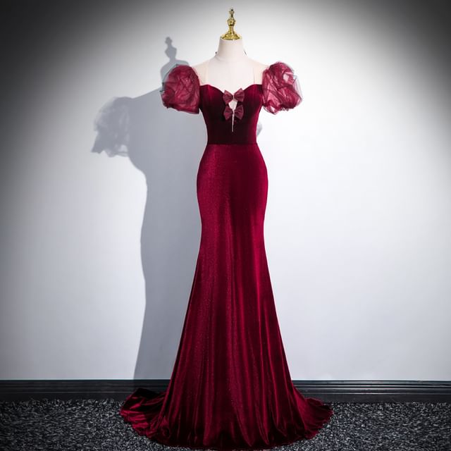 Evening Sweetheart Velvet Neckline Trained Sheath Short-Sleeve Gown