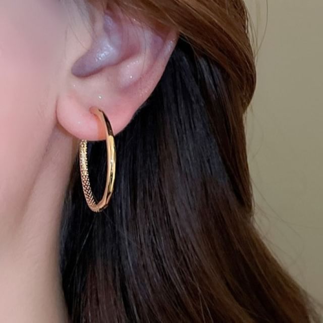 Earring Textured Hoop