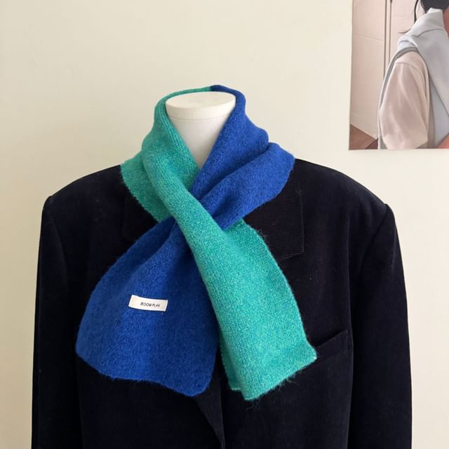 Two-Tone Scarf Knit