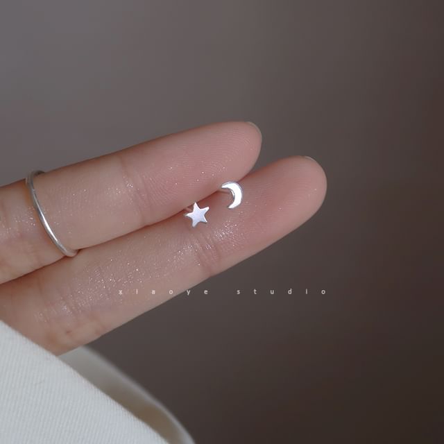 Stud Earring Asymmetrical Crescent Silver Star 925 Sterling