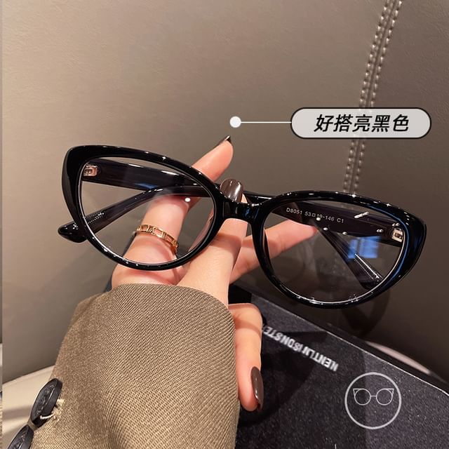 Light Eye Blue Glasses Blocking Cat