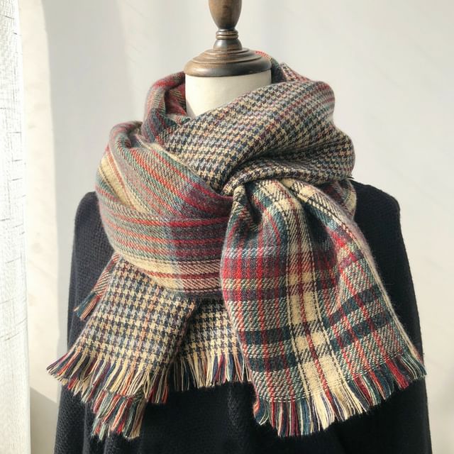Plain Embroidered Scarf / Lettering Plaid