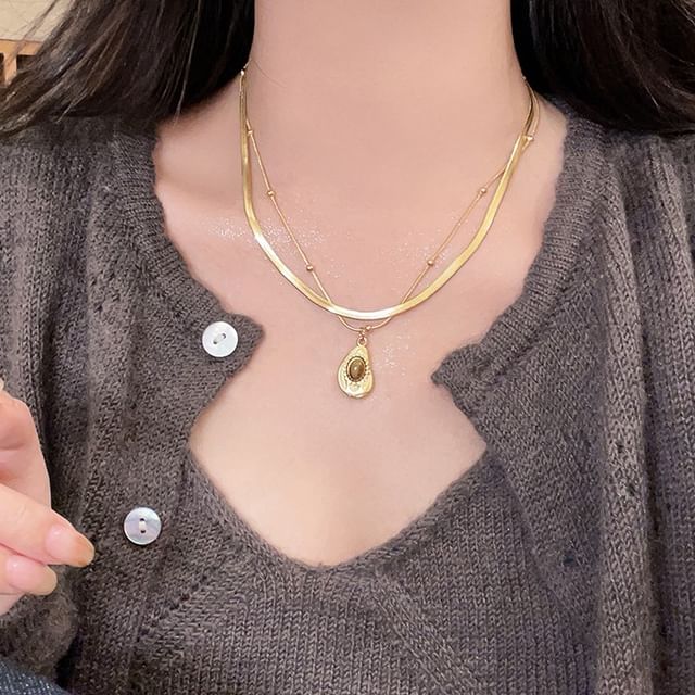 Pendant / Stone Necklace Set Snakebone