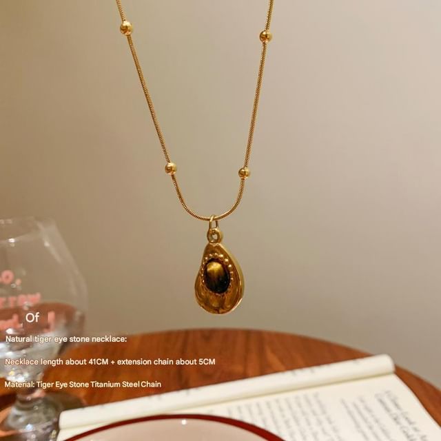 Pendant / Stone Necklace Set Snakebone