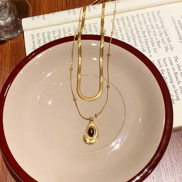 Pendant / Stone Necklace Set Snakebone