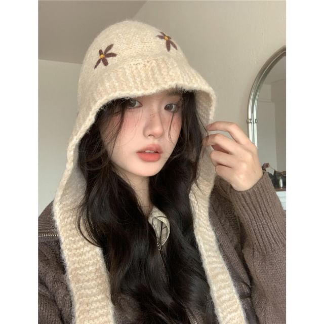 Knit Hat Bonnet Embroidered Floral