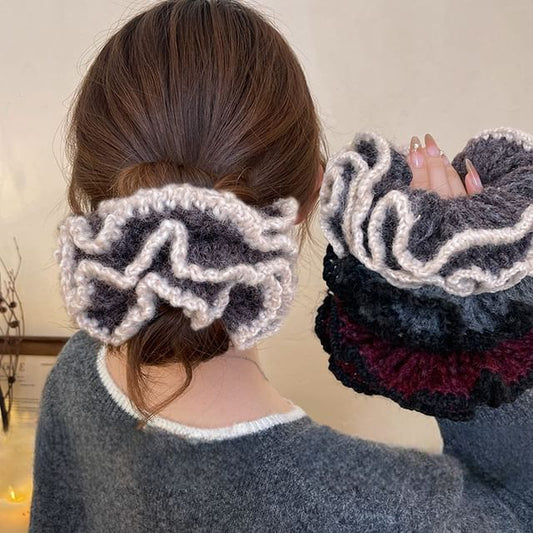 Scrunchie Knit Contrast Trim