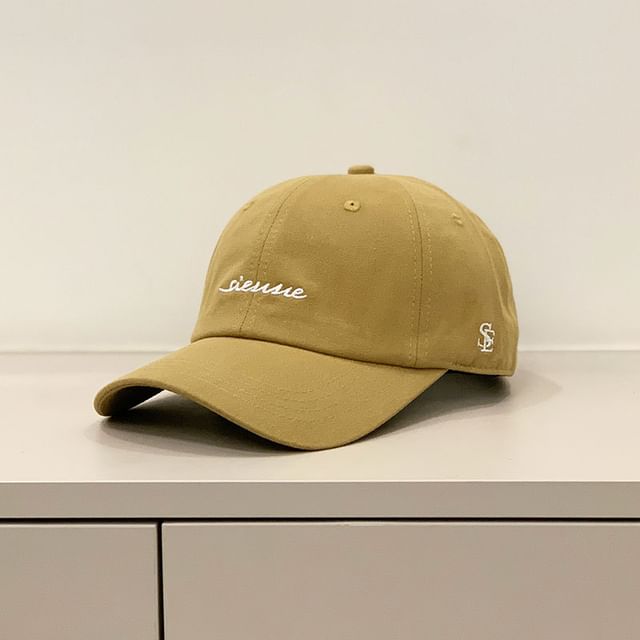 Cap Embroidered Letter