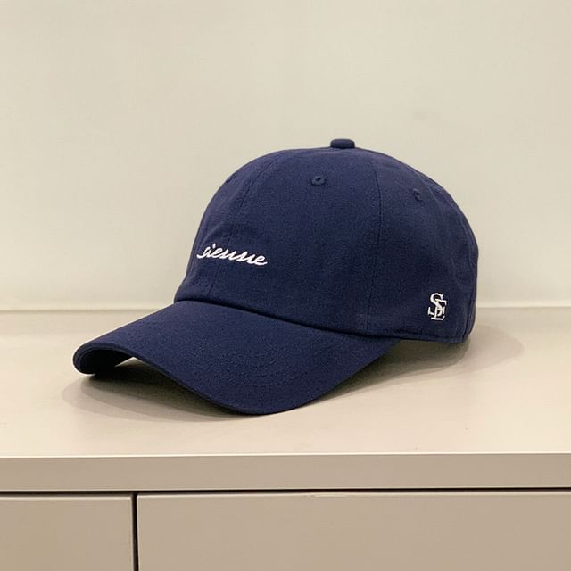 Cap Embroidered Letter