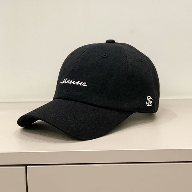 Cap Embroidered Letter