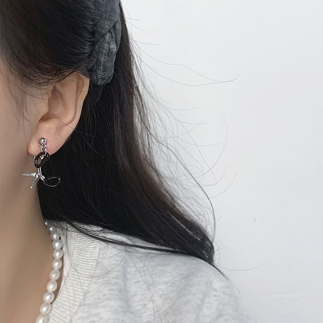 / Scissor Clip On Drop Earring