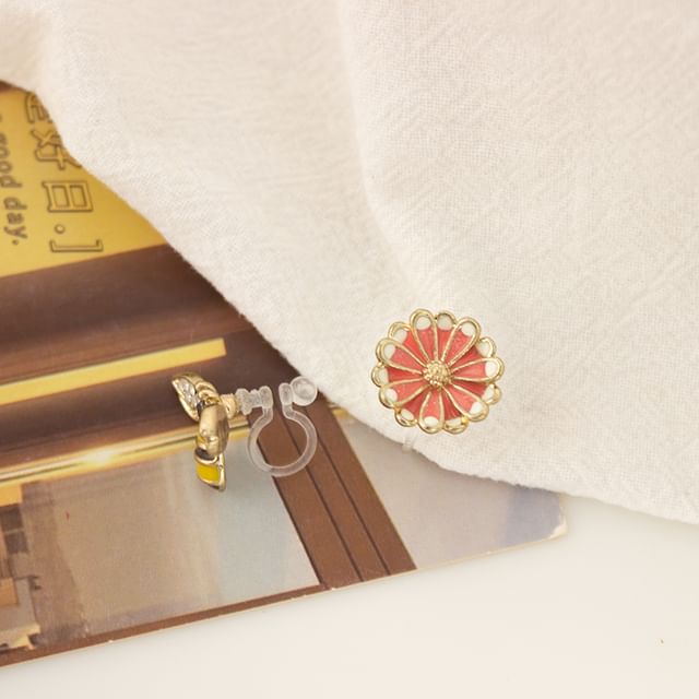 Earring Clip Flower Enamel Bee On Stud / Asymmetrical