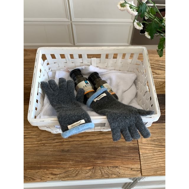 Knit Gloves Trim Contrast Applique