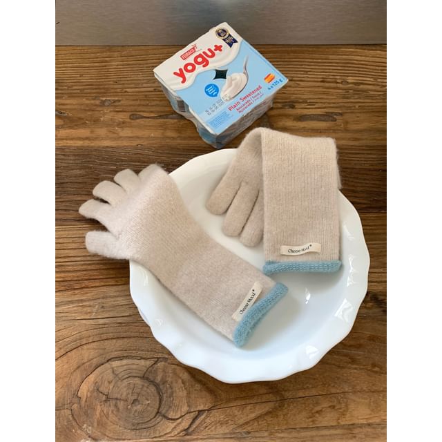 Knit Gloves Trim Contrast Applique