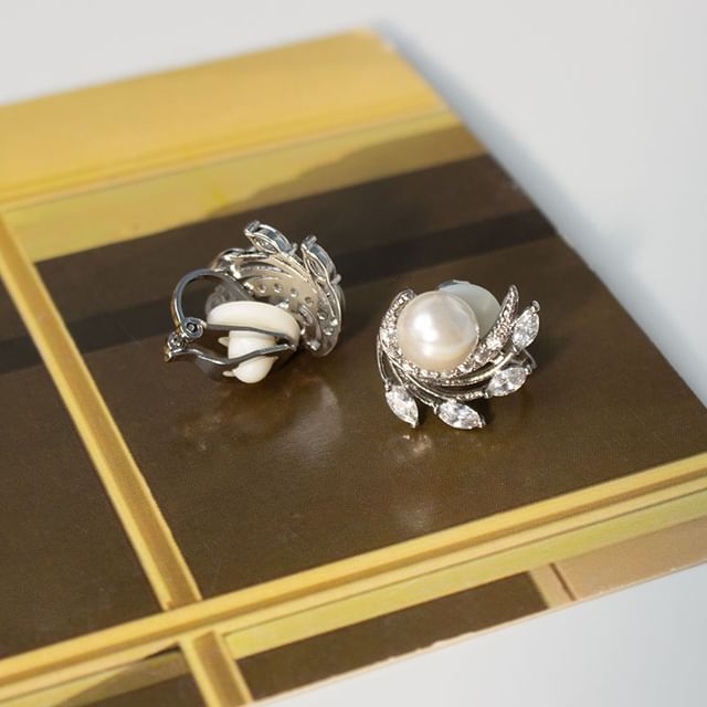 Pearl Clip On Faux Earring / Rhinestone Stud