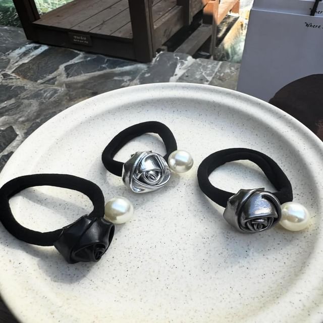 Pearl Hair Flower Tie Faux