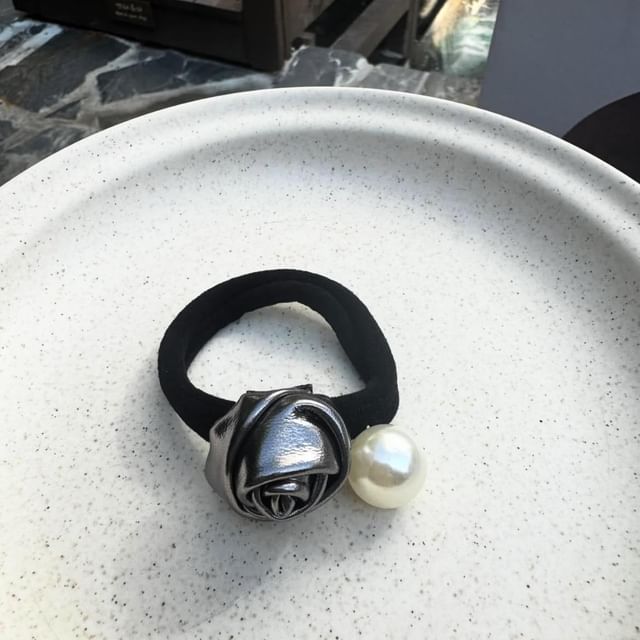 Pearl Hair Flower Tie Faux