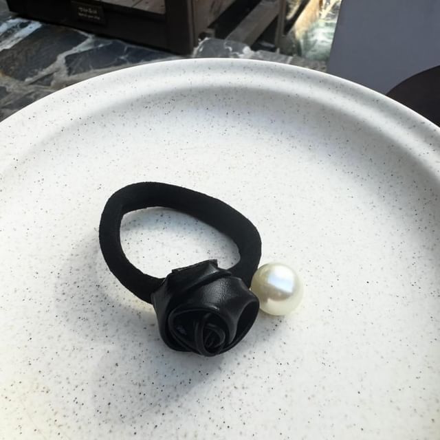 Pearl Hair Flower Tie Faux