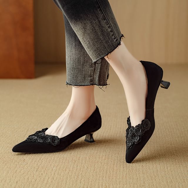 Flower Pumps Accent Pointed Kitten Heel Toe Plain