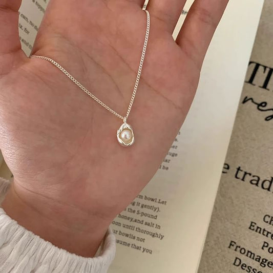 Alloy Pendant Pearl Faux Necklace