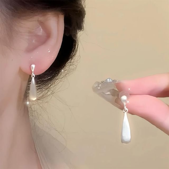 Droplet Alloy Dangle Earring