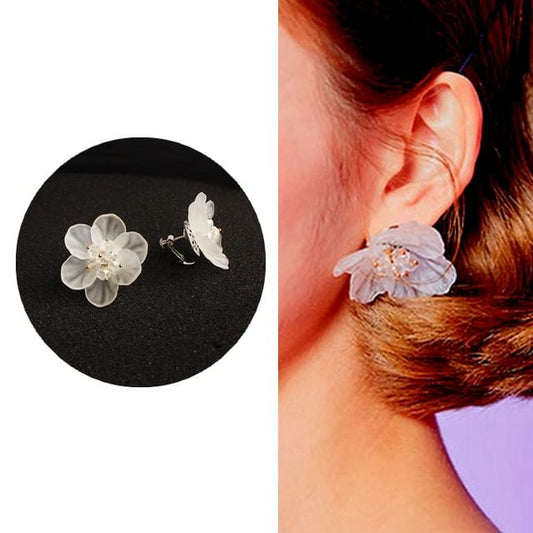 Clip-On Flower Earring Ear / Stud