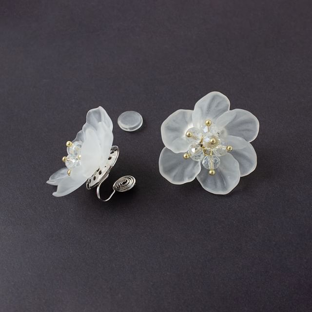 Clip-On Flower Earring Ear / Stud