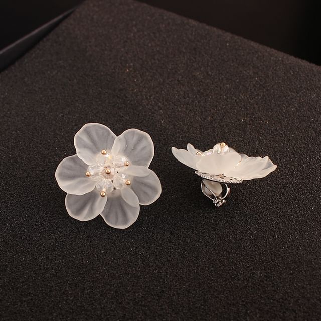Clip-On Flower Earring Ear / Stud