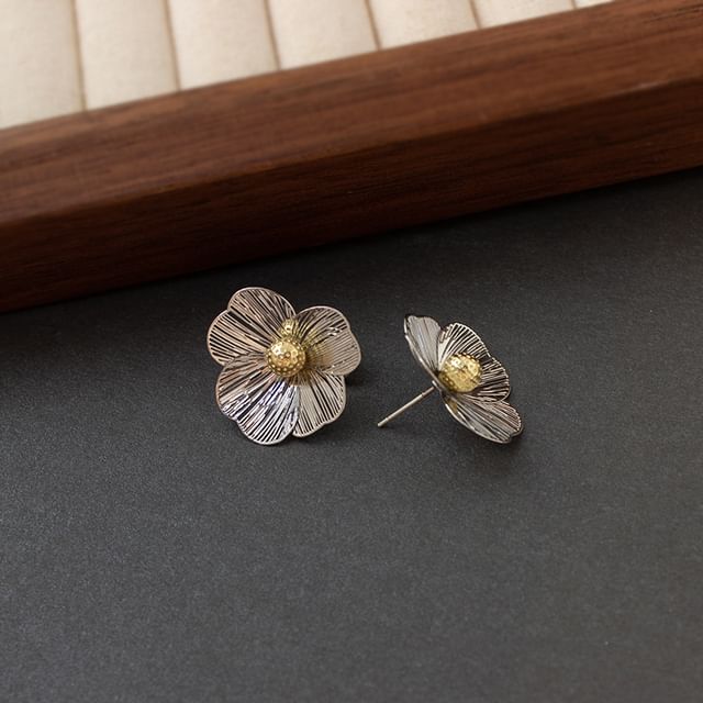 Flower Earring Clip-On Ear / Stud