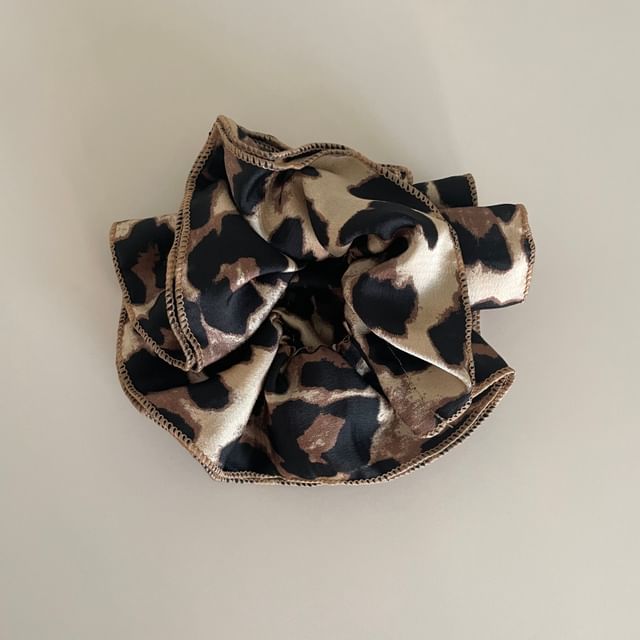Leopard Scrunchie Print