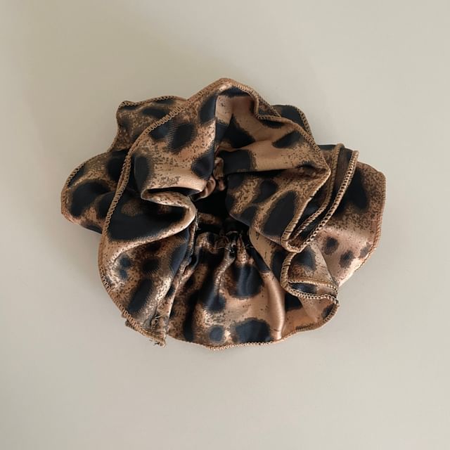 Leopard Scrunchie Print