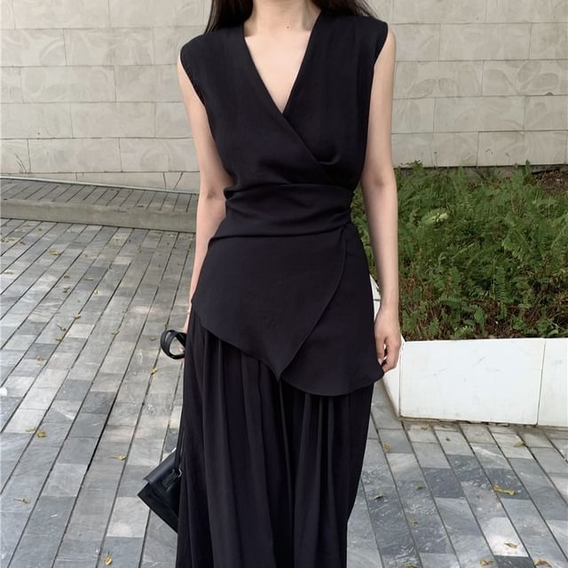 A-Line Plain Elastic Skirt Tank + Top Asymmetrical V-Neck Set: Waist Maxi