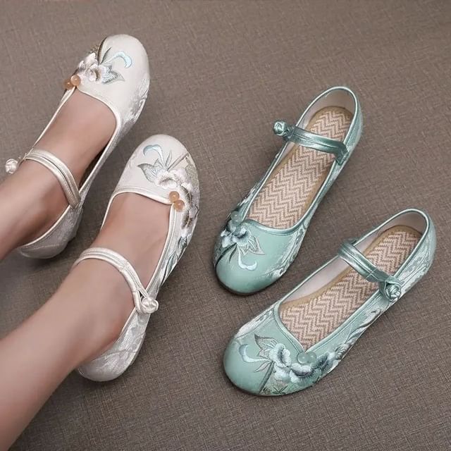 Heel Embroidered Shoes Block