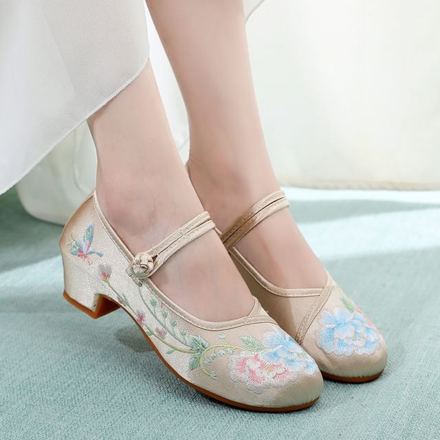 Floral Pumps Block Embroidery Heel
